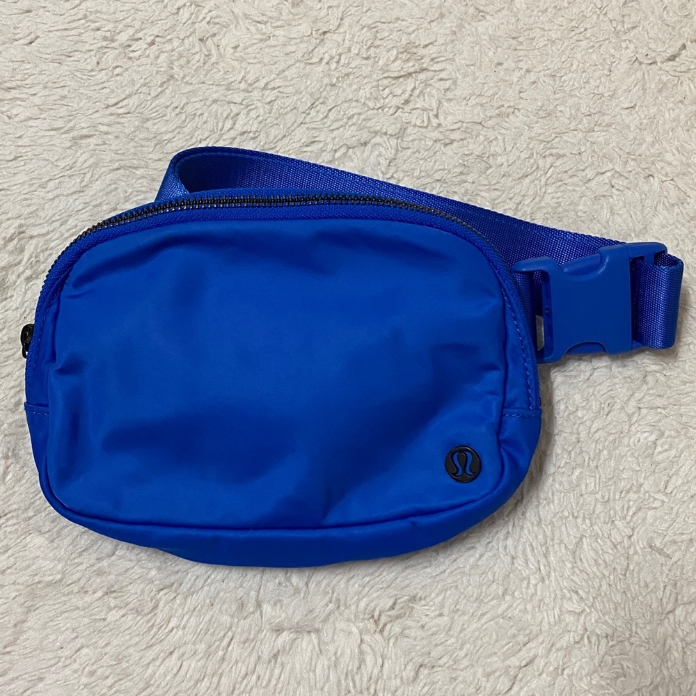 ❤️ Lululemon Original Strap Everywhere Belt Bag Wild Bluebell